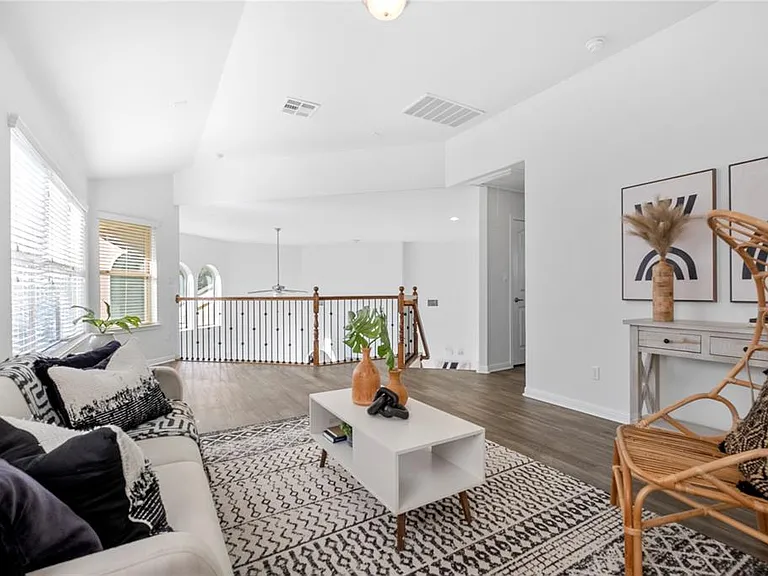 15201 Joseph Dr — Photo 25