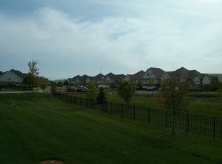 158 N Auburn Hills Ln, Addison, IL 60101