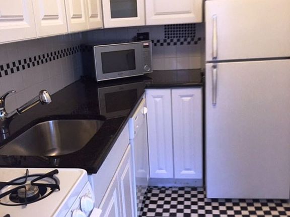 4th image of 1463 2nd Ave #3G