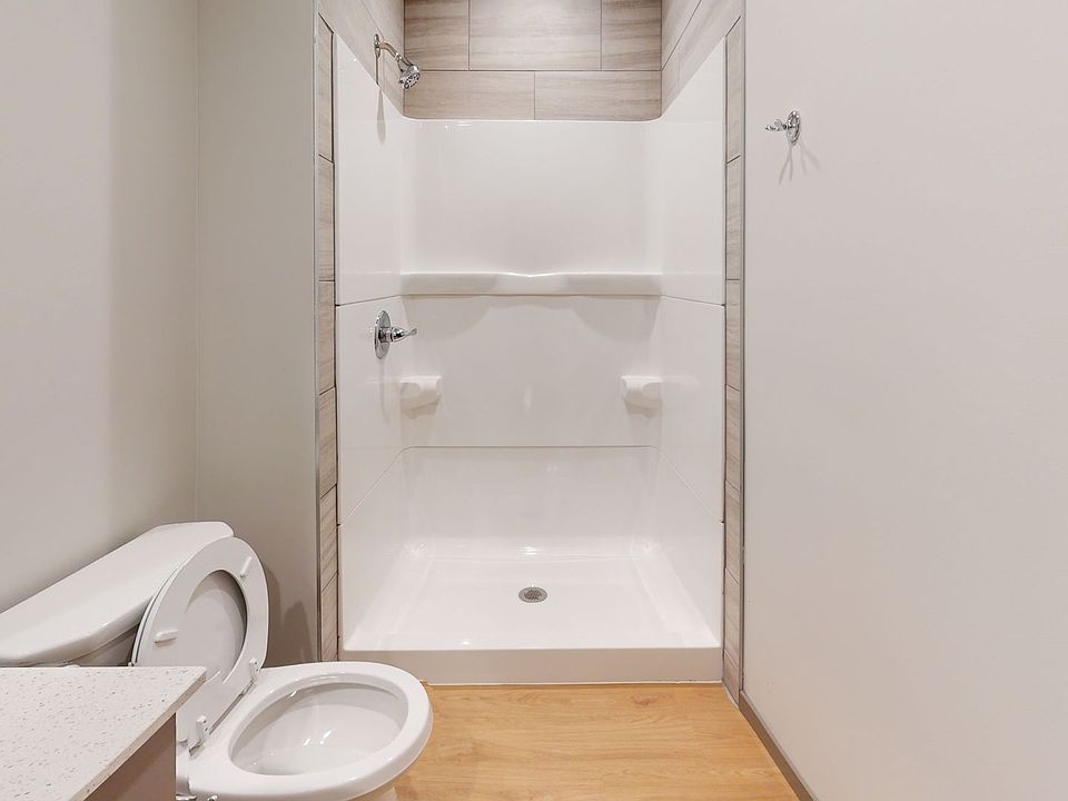 2nd image of 1127 4th St SE APT 1