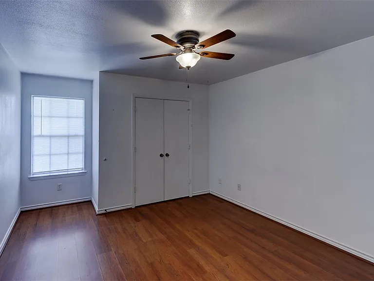 914 Sun Meadow St — Photo 10