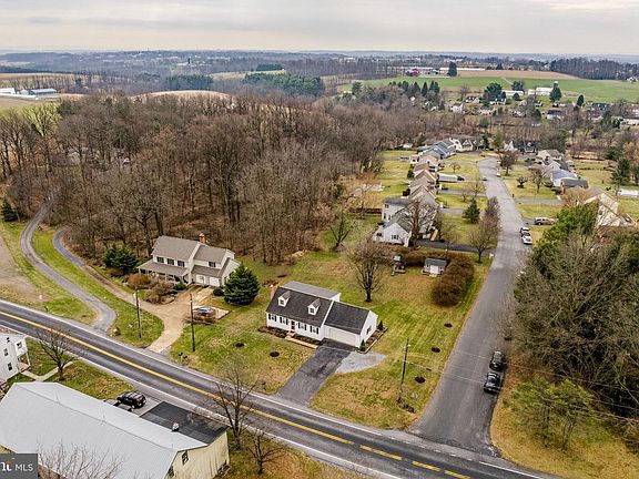 2nd image of 646 W Brubaker Valley Rd