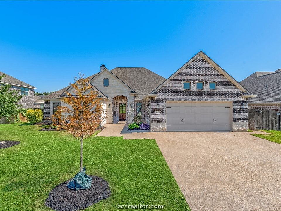 1st image of 1926 Spanish Moss Dr