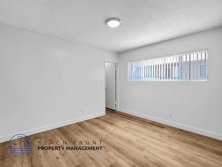 868 Victor Ave. — Photo 10