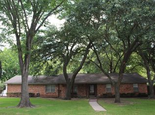 2105 Lake Edge Dr, Pearland, TX 77581
