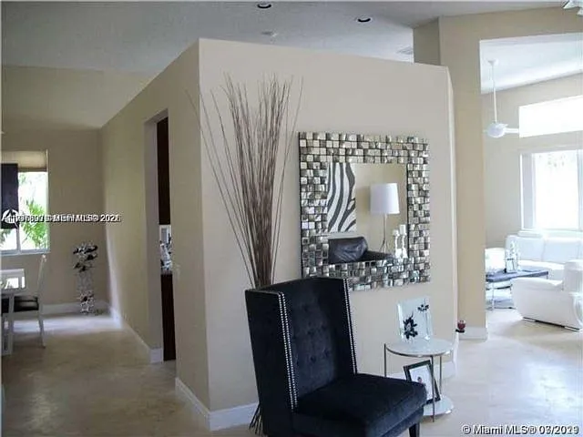 1290 Camellia Ln — Photo 3
