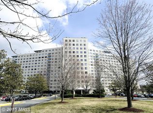 10201 Grosvenor Pl APT 1210, Rockville, MD 20852