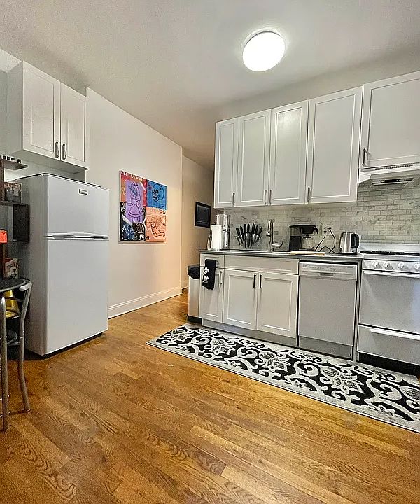 1st image of 318 E 78th St #14