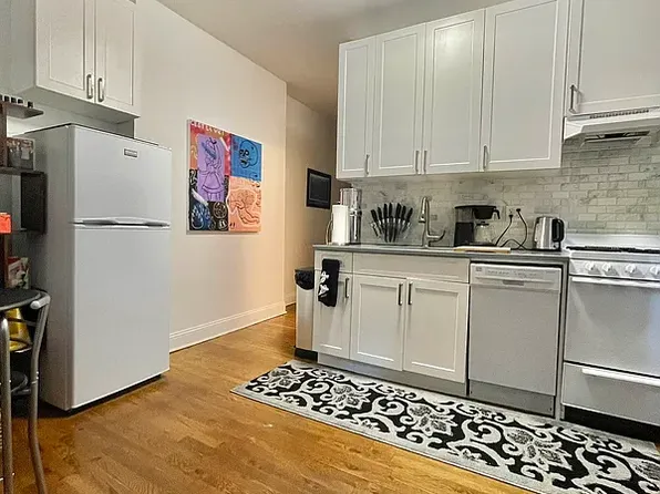 318 East 78th Street image 1 of 3