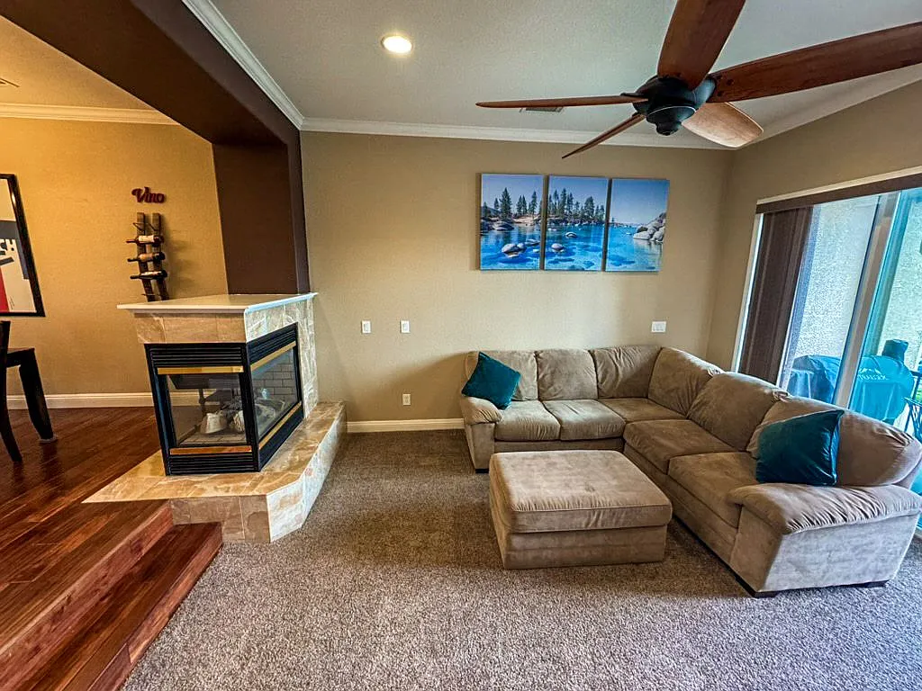 2 bed, 2.5 bath, 1476 sqft, $3,050 — Photo 3