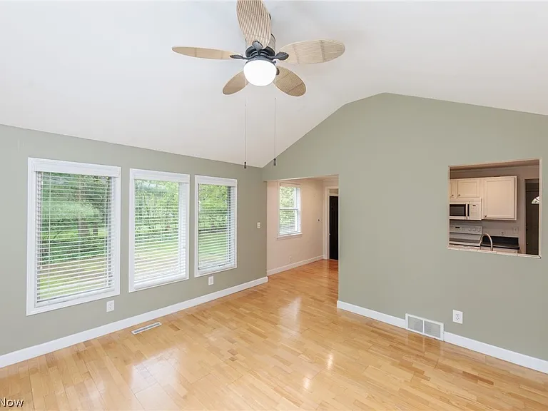 7381 Portage St — Photo 20