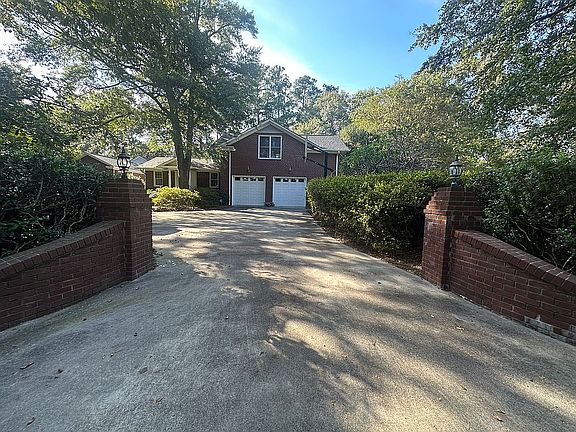 4th image of 23 Woodhill Cir