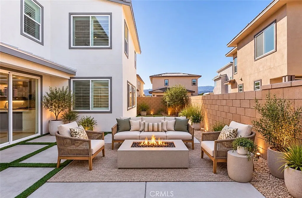 4 bed, 2365 sqft, $4,400 — Photo 4
