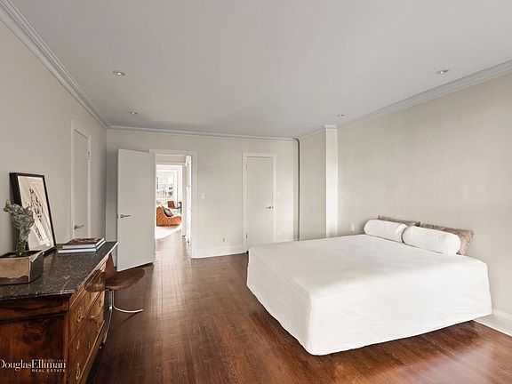 5th image of 223 W 13th St APT 4