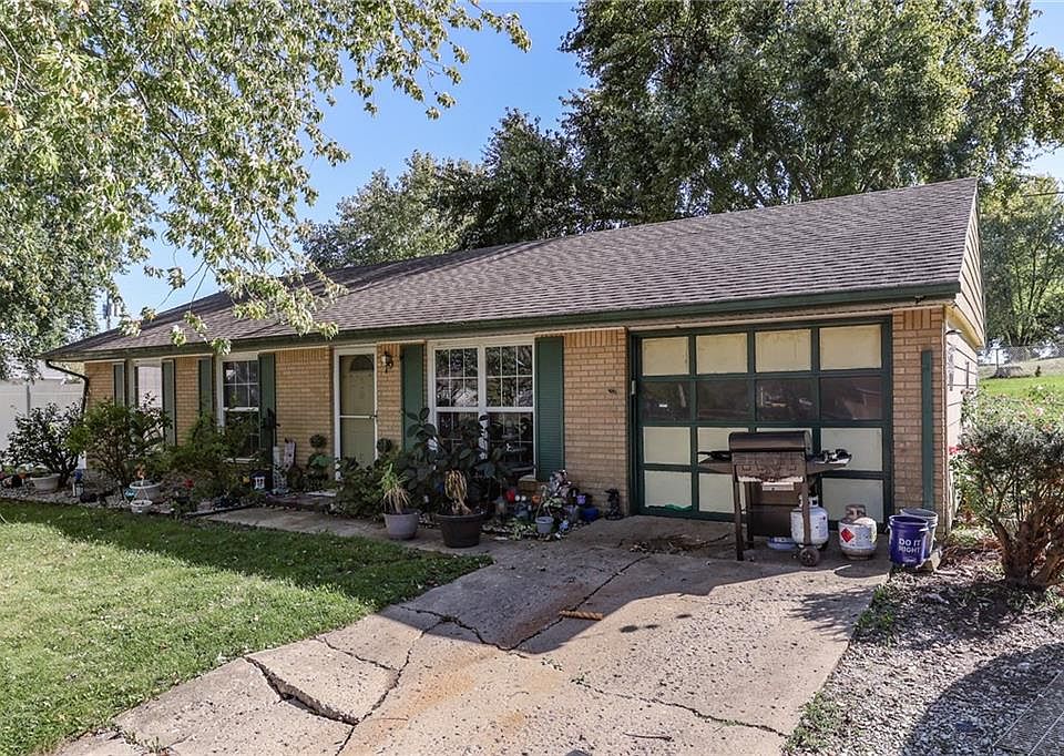 1st image of 465 Maple Ct