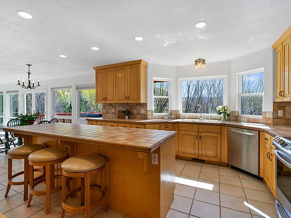 3rd image of 2122 E Wasatch Blvd