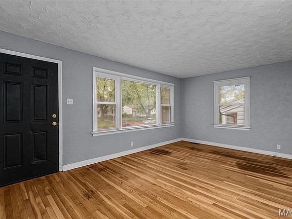 4th image of 1325 Odessa Dr