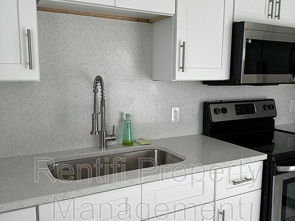 3rd image of 717 SE 9th St APT A