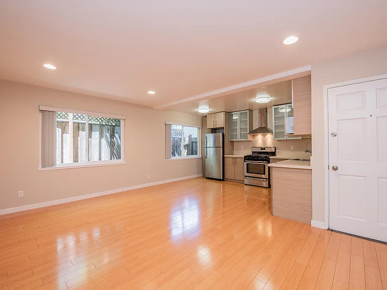 906 Villa Ave #1 — Photo 2
