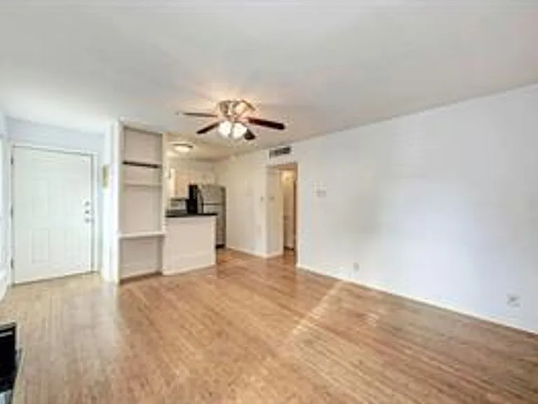 1000 W 26th St #113 — Photo 6