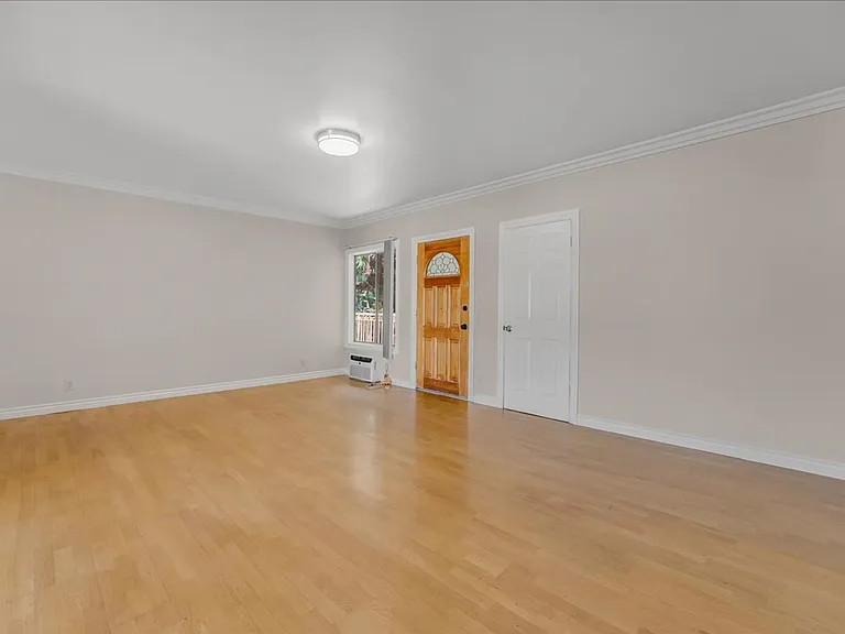 11661 Erwin St #15 — Photo 2