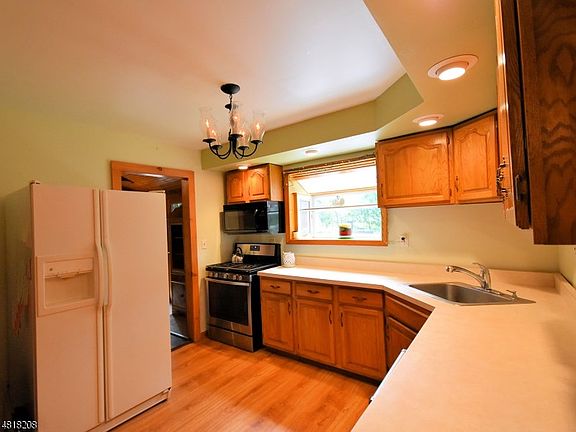 5th image of 408 Diggles Pl