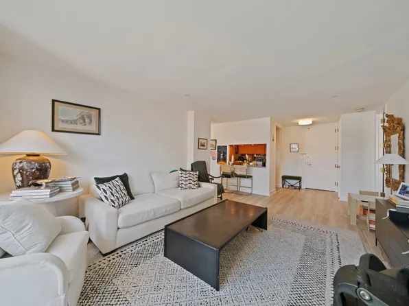 1965 Broadway image 2 of 9