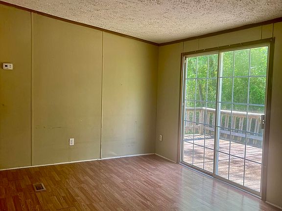 3rd image of 109 Waynewoods Place