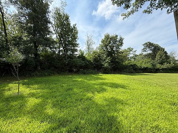 4th image of 22-46 Woodhaven Lakes