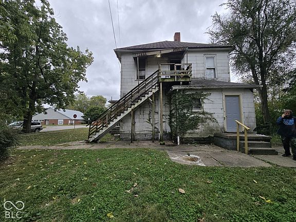 4th image of 1360 3rd Ave