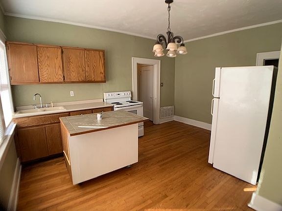 4th image of 2417 N Robinson Ave