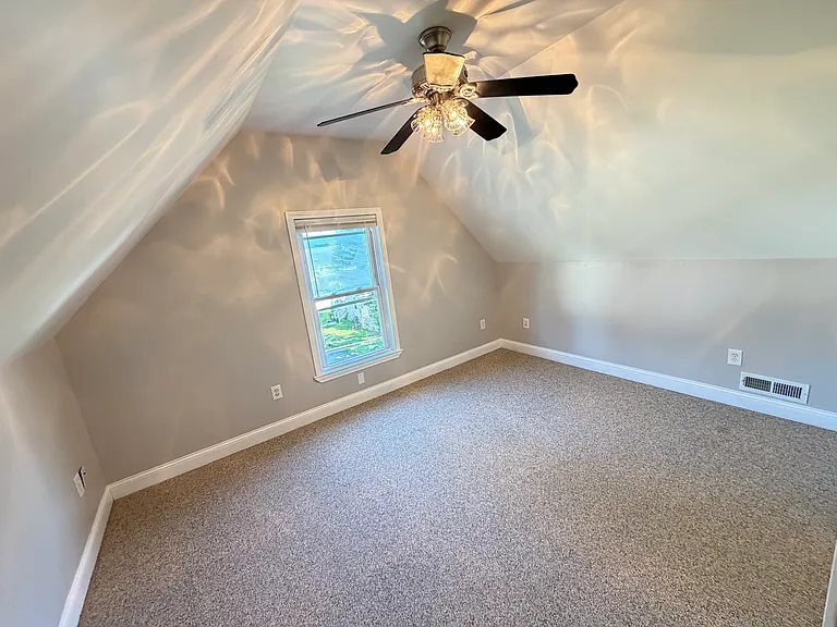 10 Taylor Ave #10 — Photo 16