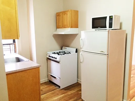 Rented by Premier Metro Realty Corp | media 42