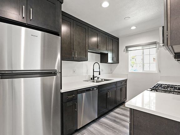 3rd image of 900 W College St #1A