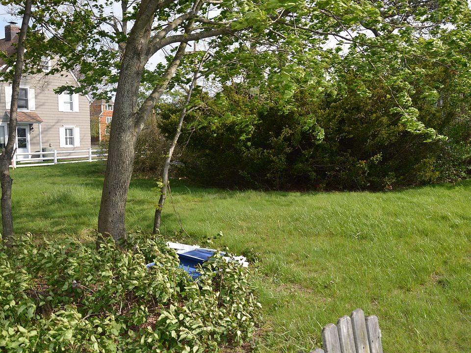 2nd image of 10 Blackstone Dr