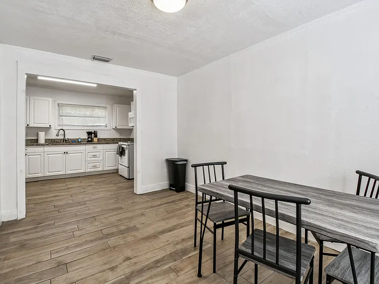 3918 E Clifton St — Photo 5