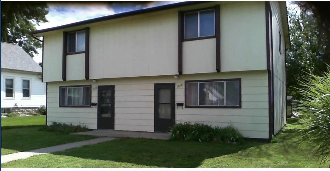 2 bed, 1.5 bath, 1100 sqft, $900 — Photo 1