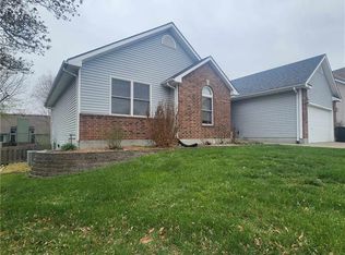 1402 Summit Crest Ct, Warrensburg, MO 64093