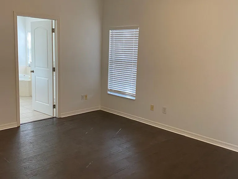 1028 Longville Cir — Photo 9