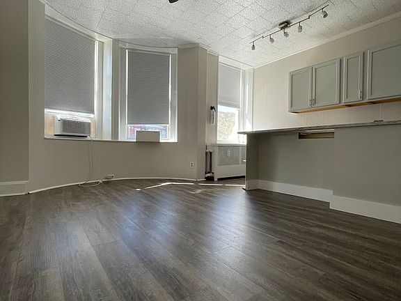 4th image of 2629 N Charles St #2F