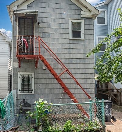 5th image of 212 Garside St