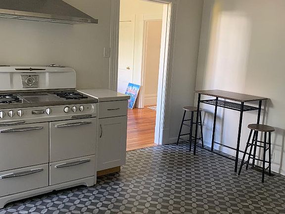 4th image of 174 Landers St