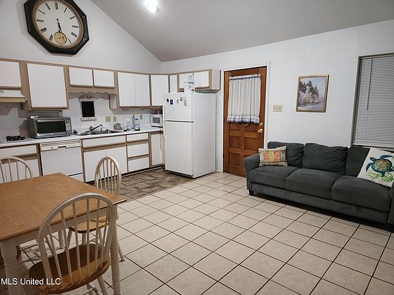 5th image of 12416 Cambridge Blvd #B