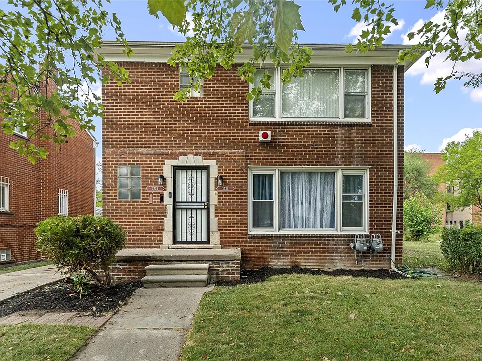 3734 W Buena Vista St
