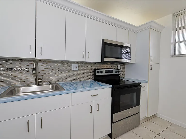 2903 N Miami Beach Blvd #806 — Photo 11