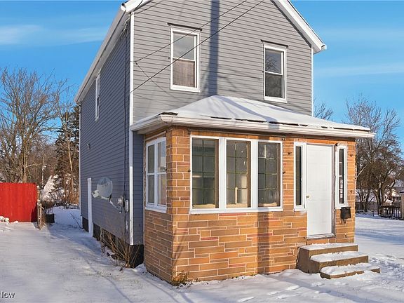 3rd image of 2458 Vestal Rd