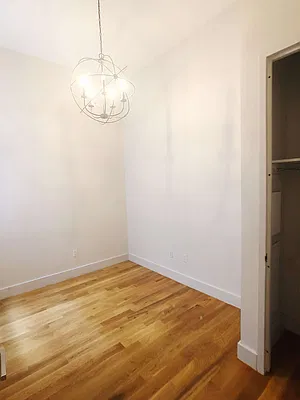 Rented by Manhattan Management LLC | media 31