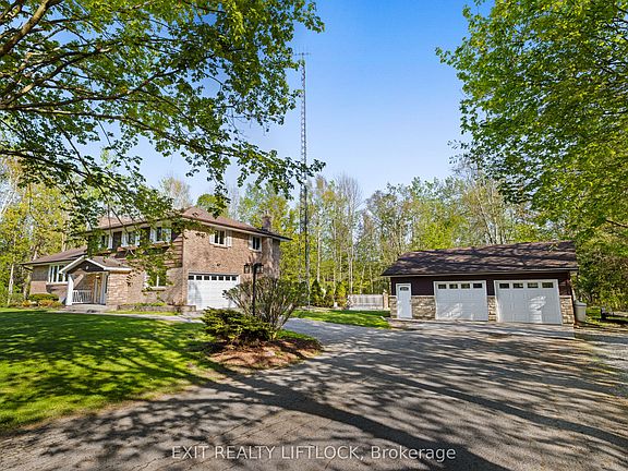 3rd image of 2225 Parkhill Rd W