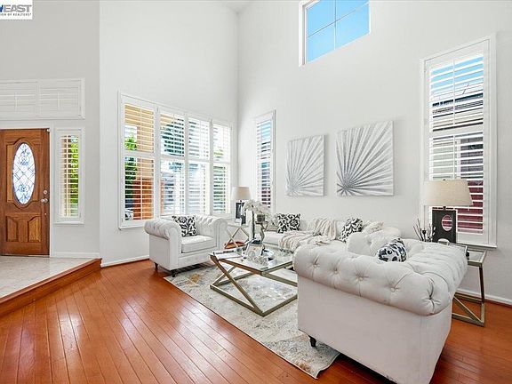 3rd image of 2441 Johns Way