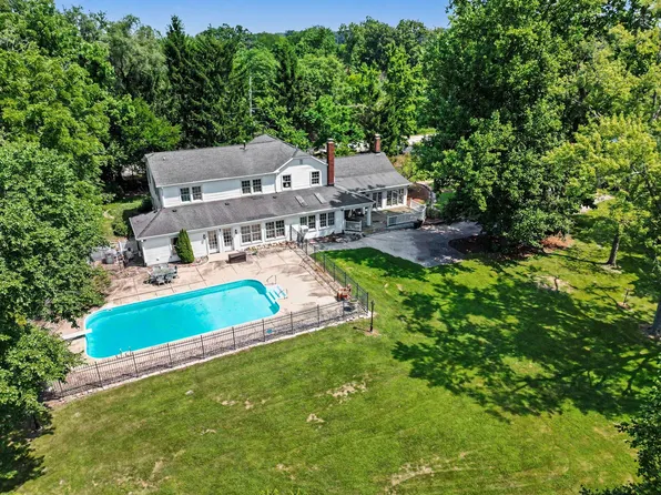 238 Joliet Rd, Valparaiso, IN 46385